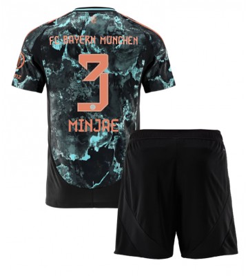 Bayern Munich Kim Min-jae #3 Segunda Equipación Niños 2024-25 Manga Corta (+ Pantalones cortos)